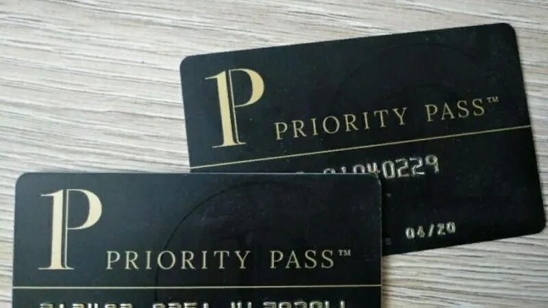 Priority pass где выгодней всего получить. Карта priority pass. карта приорити пасс фото. приорити пасс залы.