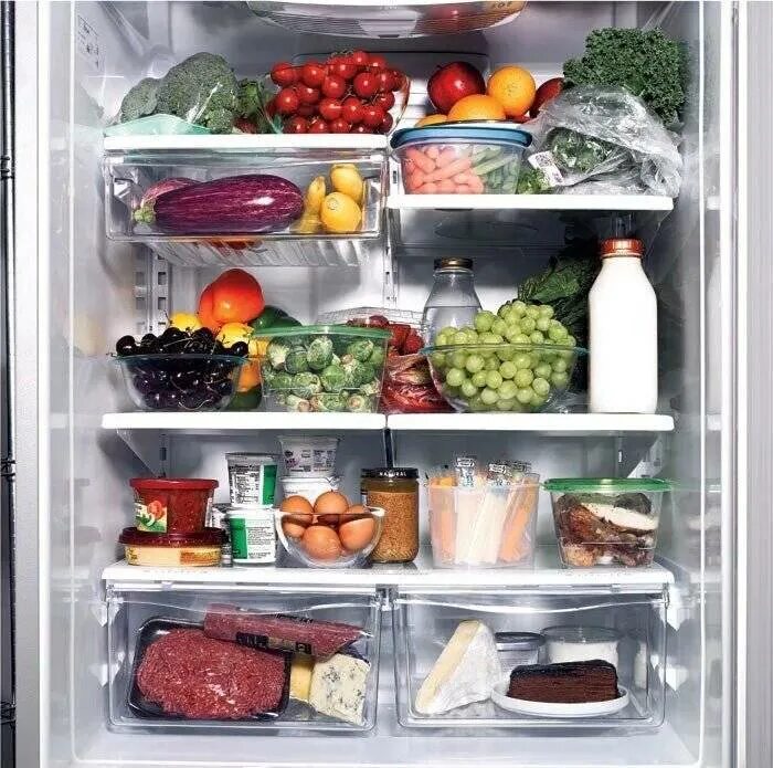 Полезная морозилка. Холодильник с продуктами. Проддуктыв холодильнике. Полный холодильник. Полный холодильник продуктов.