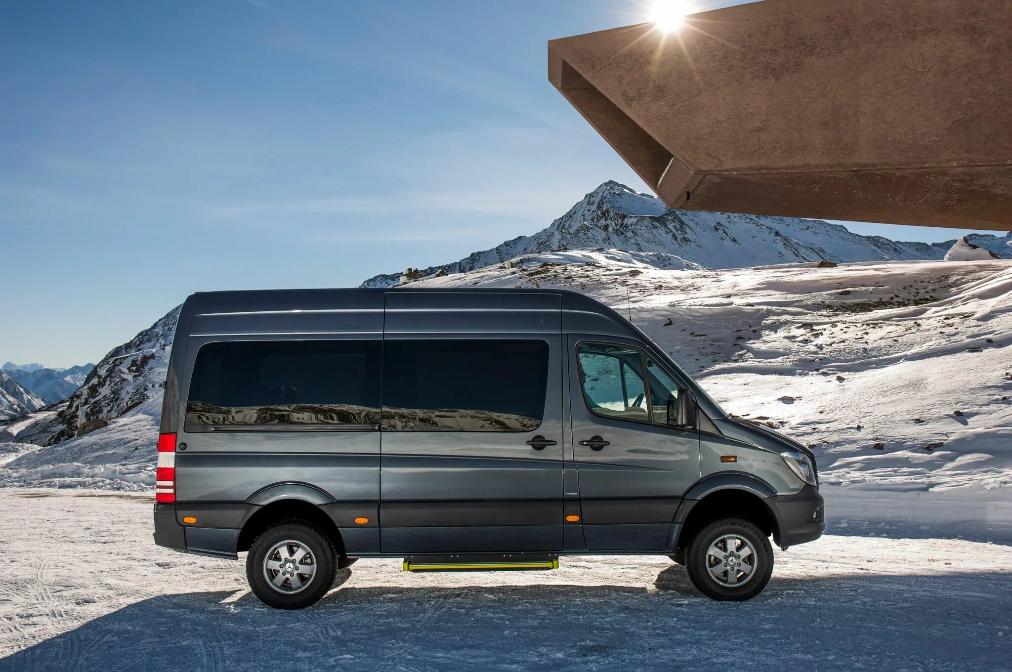 Что такое спринтер. Mercedes-Benz Sprinter. Мерседес Бенц Спринтер. Mercedes Sprinter 4x4. Мерседес Бенц Спринтер 4.