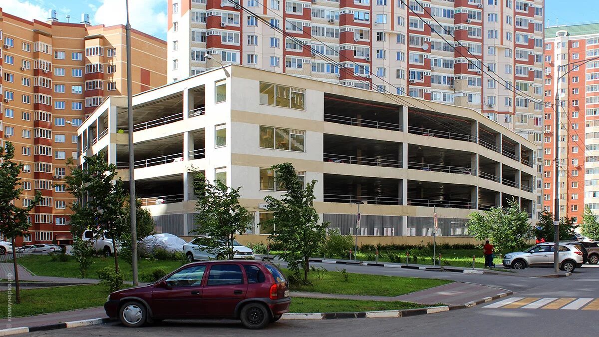 Парковка коммунарка. Лазурная 14 Коммунарка. Паркинг Лазурный. Коммунарка парковка. Парковка метро Коммунарка.