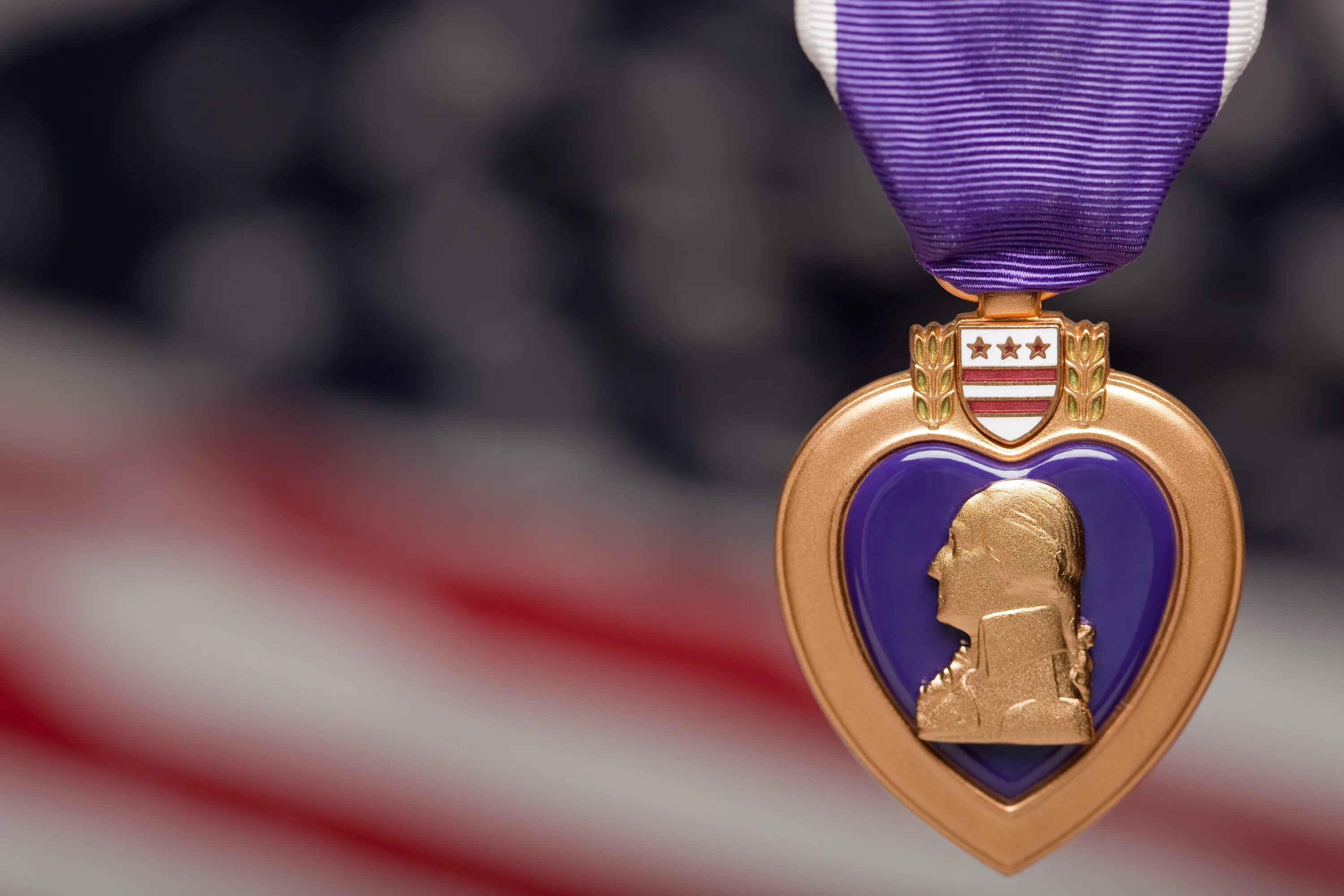 Purple heart перевод. Пурпурное сердце награда. Медаль пурпурное сердце. Медаль пурпурное сердце (США). Пурпурное сердце награждение.