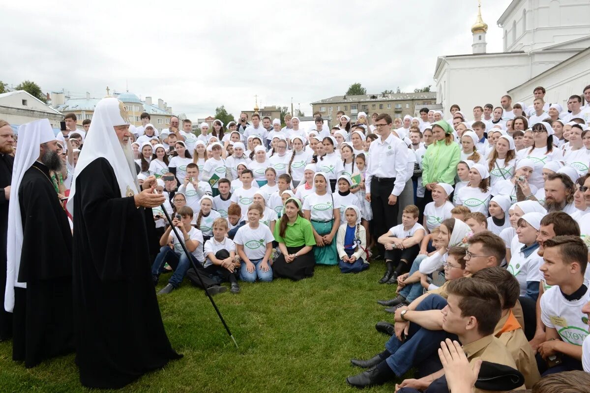 Православие и молодежь. Молодежь в храме. Молодёжь в православном храме. Патриарх в ауле