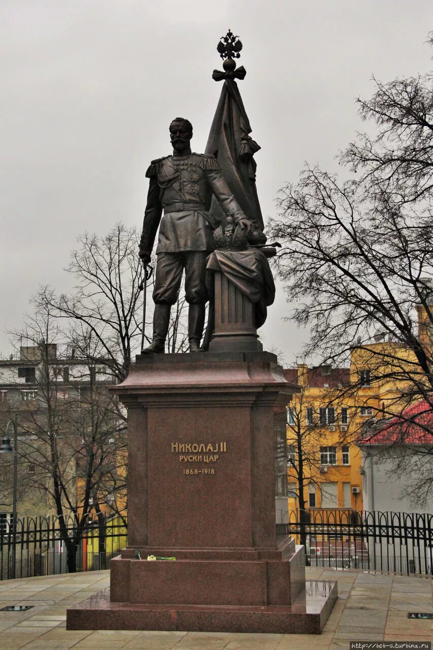 Сербия памятники. Памятник Николаю II (Белград). Памятник Николаю 2 в Сербии. Памятник Николаю второму в Белграде. Памятник императору Николаю 2 в Белграде Сербия.