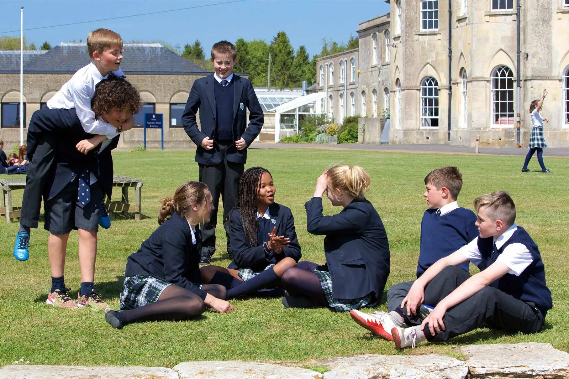 Средняя школа в британии. Система образования в великобритании средняя школа. Система школ англии. Оникс школа англия. Школа сент эндрюс англия.