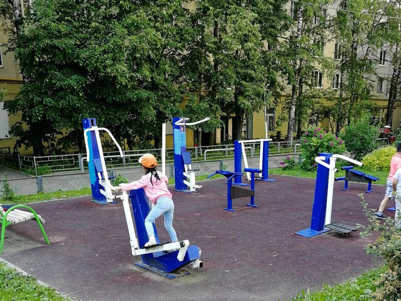 площадка в парке северное тушино. детский северное тушино. детский северное тушино. детская площадка весна. парк культуры и отдыха северное тушино.