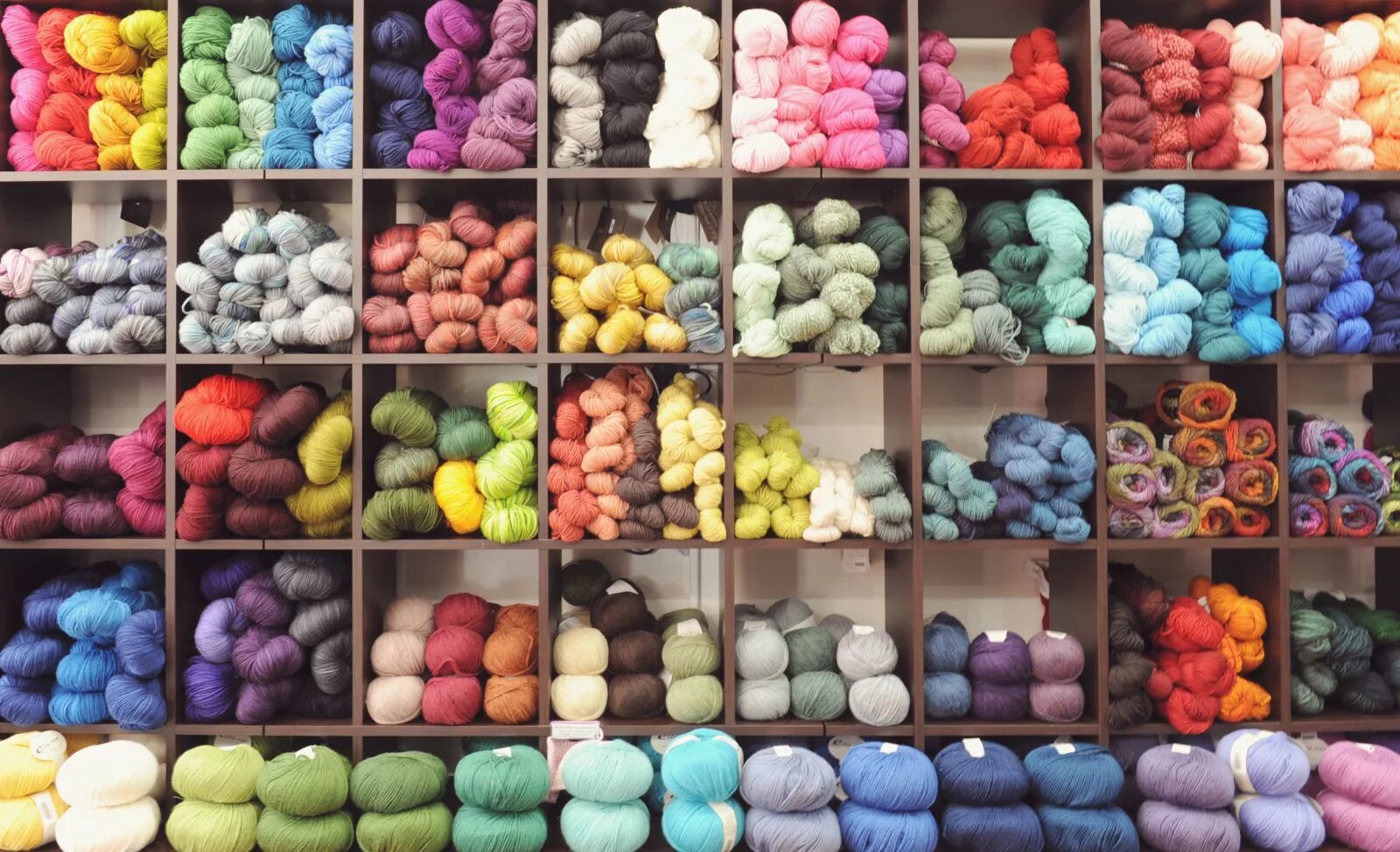 пряжа в ассортименте. пряжа оптом интернет магазин. слонимские нитки для вязания. пряжа оптом интернет магазин. пряжа на садоводе в розницу.