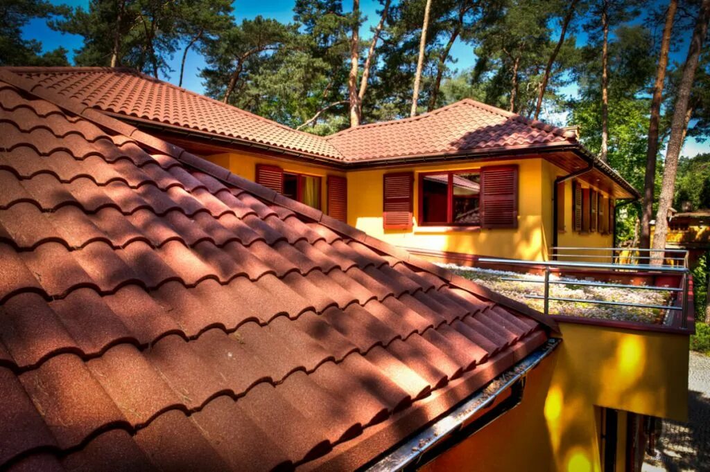 Сравнительный анализ кровельных материалов. Применение кровельных материалов. Кровельные материалы. Ондулин smart коричневый 1. Полимерная кровля для крыши.