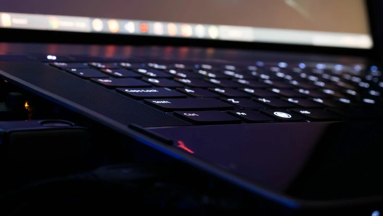 Красивый ноутбук. Рабочий стол нетбука. Фон для ноутбука. 4k sony vaio. Ноутбук в интерьере.