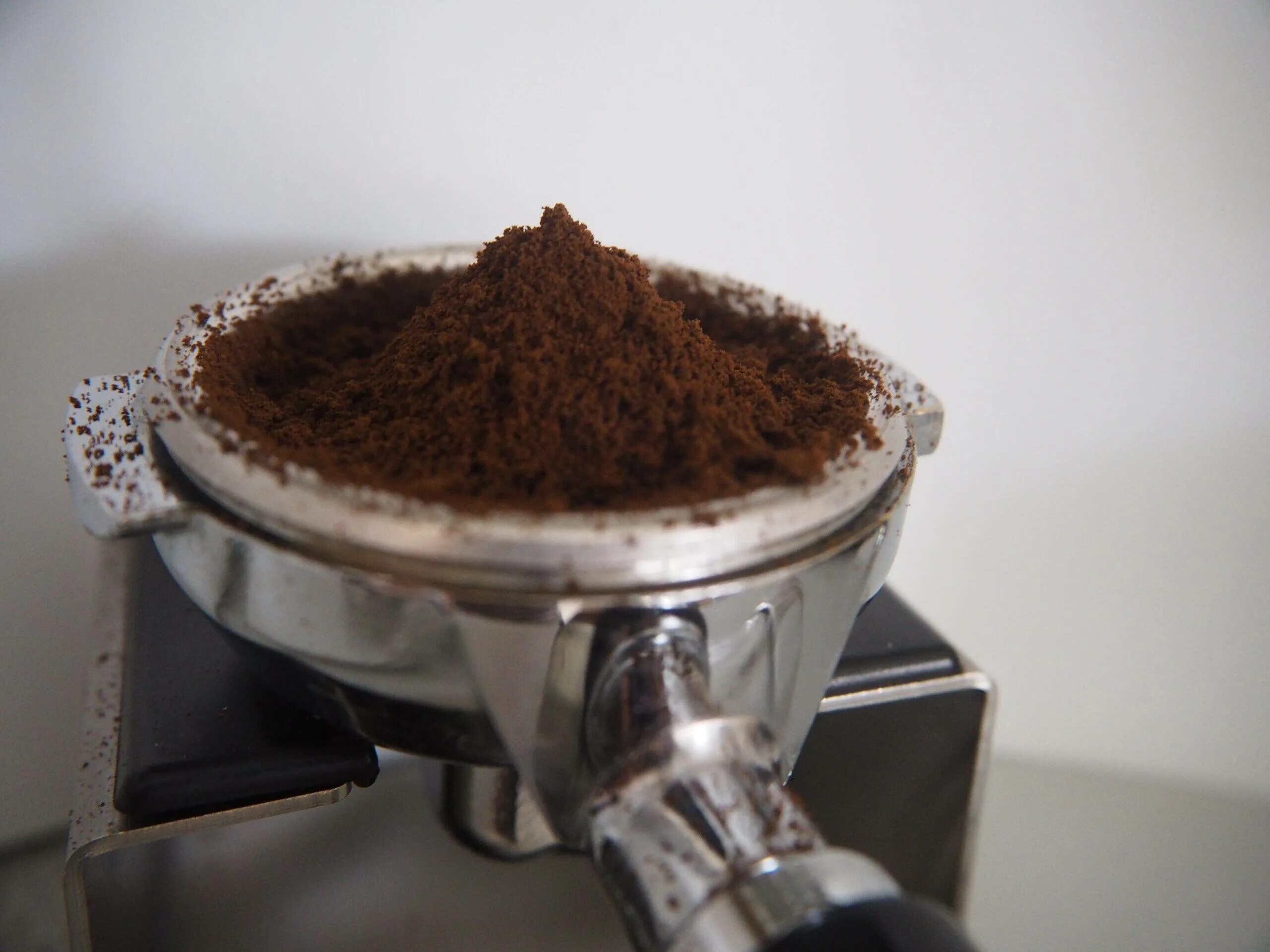 Где можно использовать кофе. Кофе молотый espresso ground coffee. помол кофейных зерен. молотый кофе для кофеварки. помол для кофемашины.