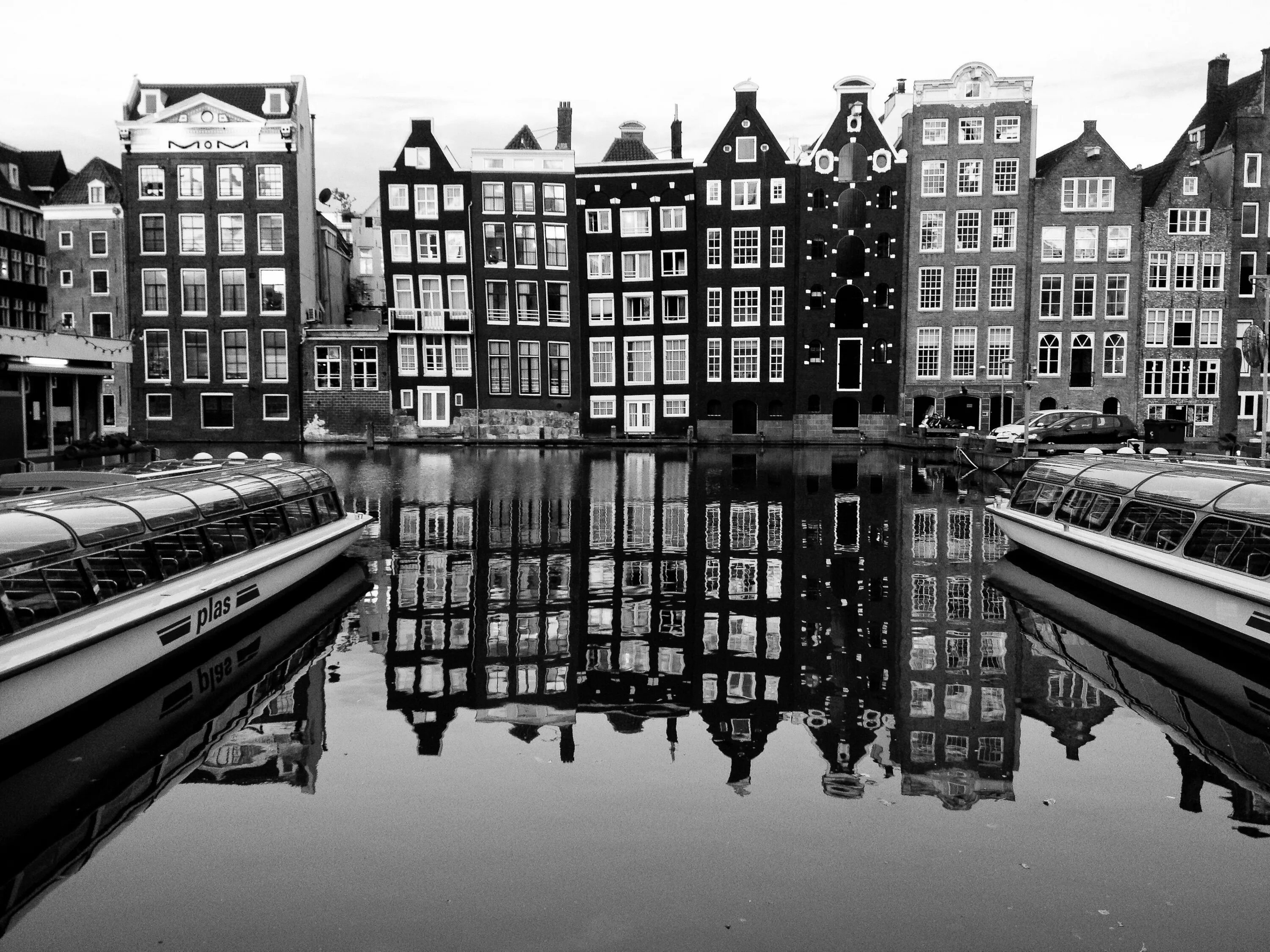 Чб картинки. Амстердам. Амстердам Black and White. Амстердам чб. Красивый город черно белый.