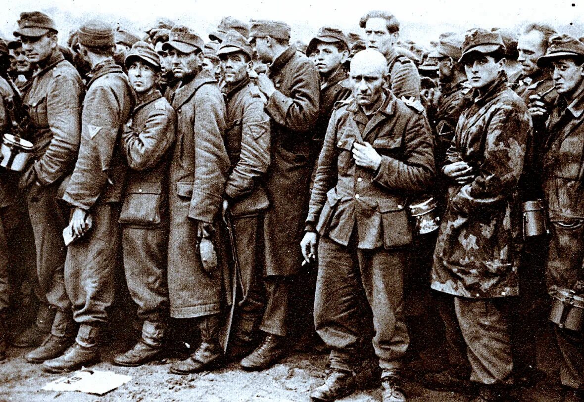 Пленные советские солдаты 1942. Пленные 1919. Лагеря военнопленных барановичи. Советские пленные в польше 1920. Гражданские пленные.