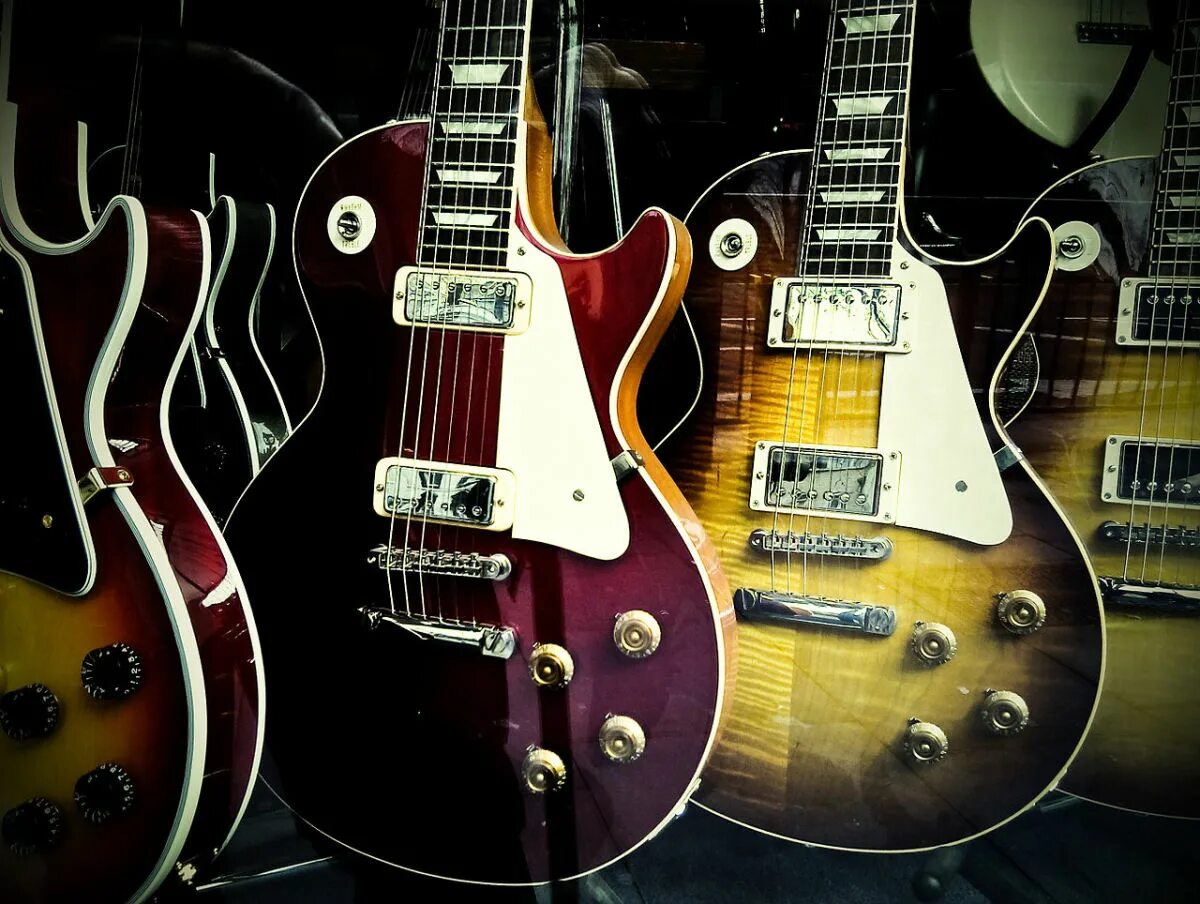 Хорошее звучание гитары. Les Paul Special 2 Gibson. Электрогитара Gibson SG. Звук электрогитары. Mad Sound электрогитары.