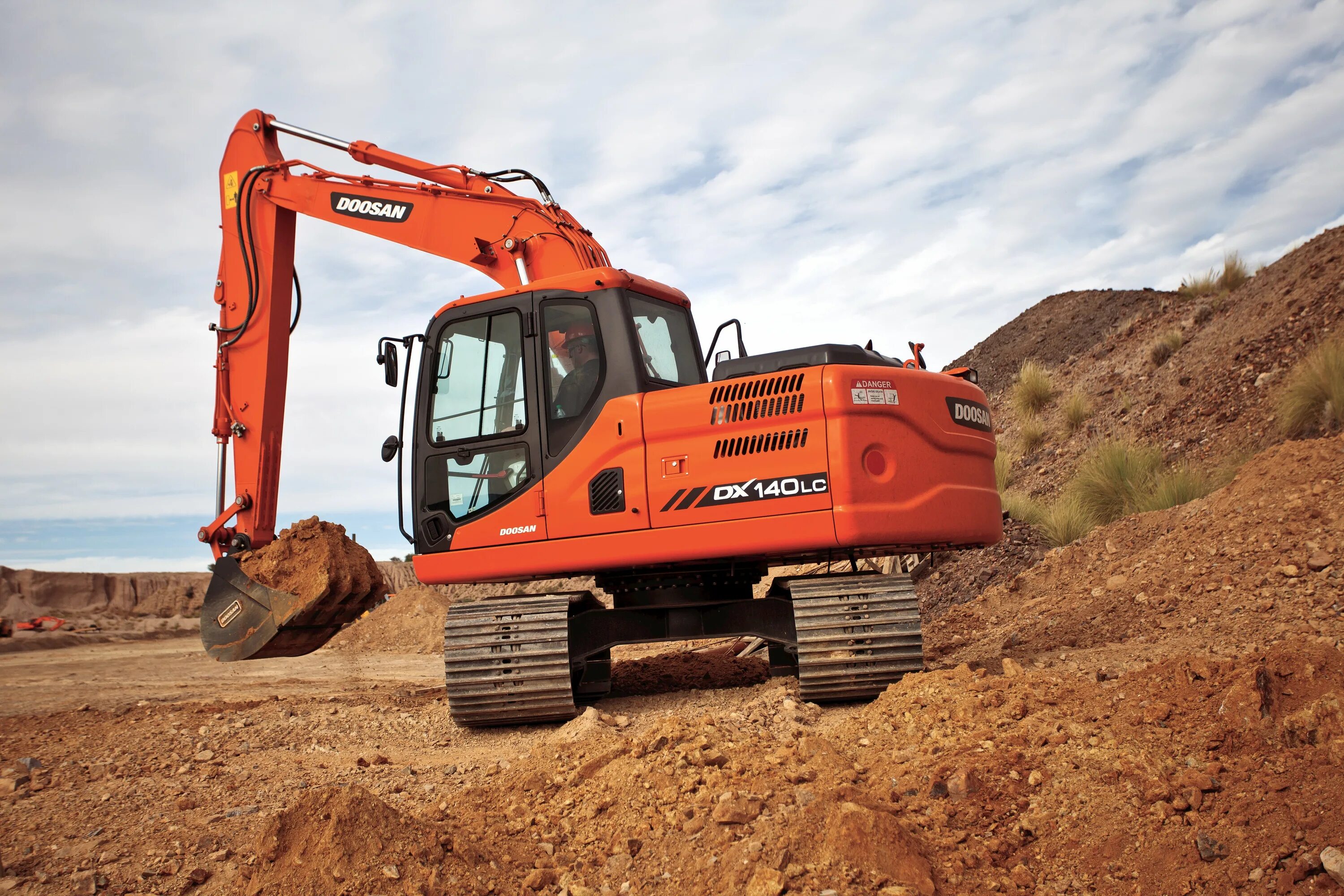 Doosan dx180lc. Doosan dx140lc. Экскаватор Doosan dx140lc. Doosan DX 210 гусеничный. Досан экскаватор