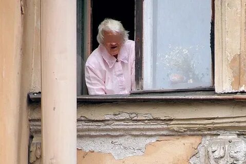 Бабушка в окне