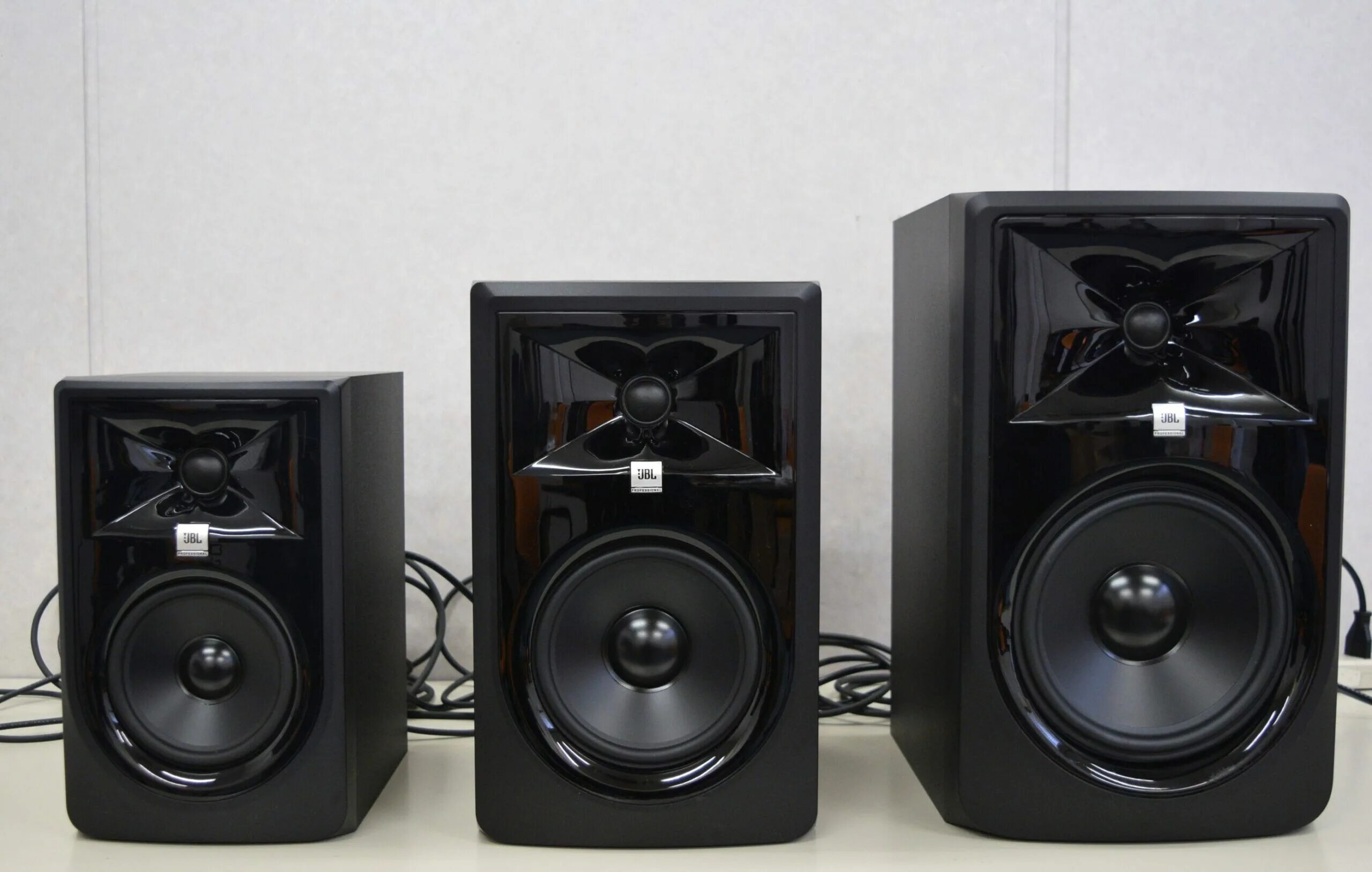 Jbl 305 mk2. JBL 305p MKII. JBL 308 mk2. JBL lsr305 vs JBL 305p MKII.