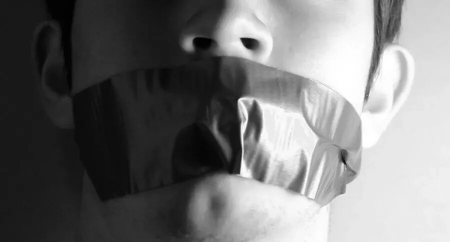 Картинки связанных ртов. Японские девушки связанные скотчем. Матерчатый кляп во рту. Человек с заклеенным ртом. Девушка с заклеенным ртом.