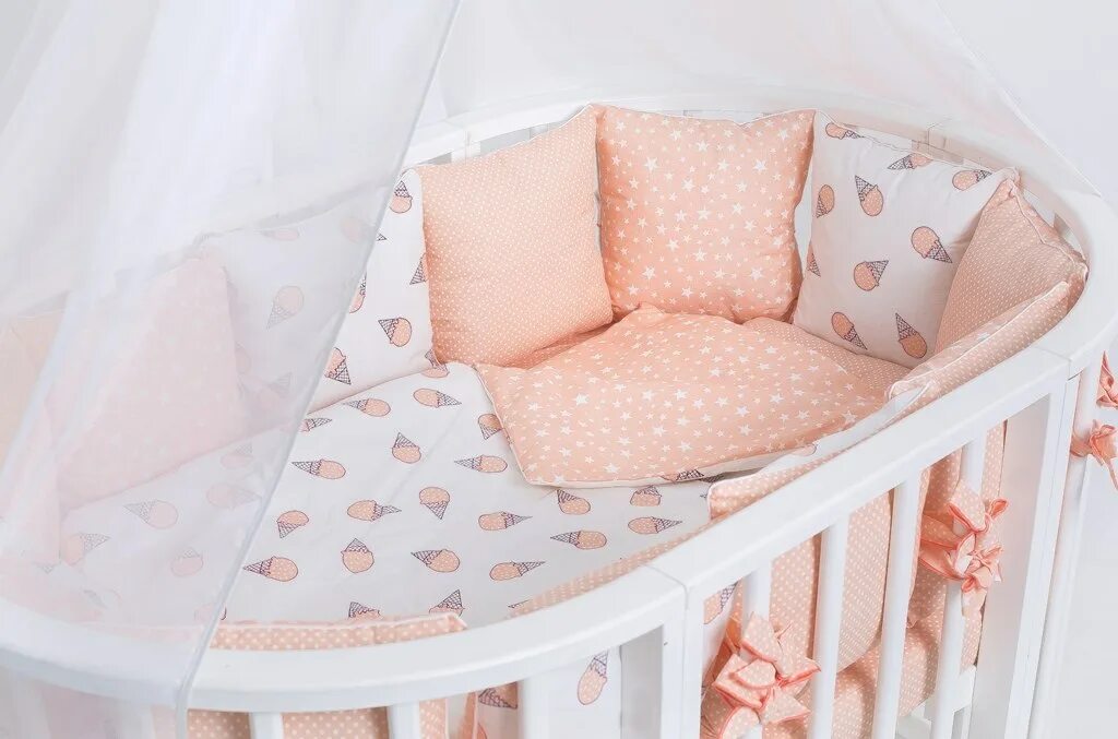 Комплект постельного белья для новорожденного. Бортики в кроватку. Бортики в кроватку для новорожденных. Бортики в овальную кроватку для новорожденных. Комплект в кроватку для новорожденных.
