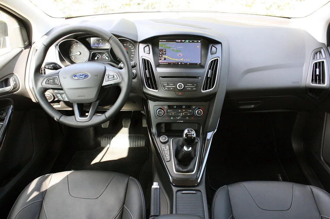 Форд фокус 3 2015. Ford Focus 2014 салон. Ford Focus 2015 салон. Форд фокус 2014 хэтчбек салон. Форд хэтчбек салон