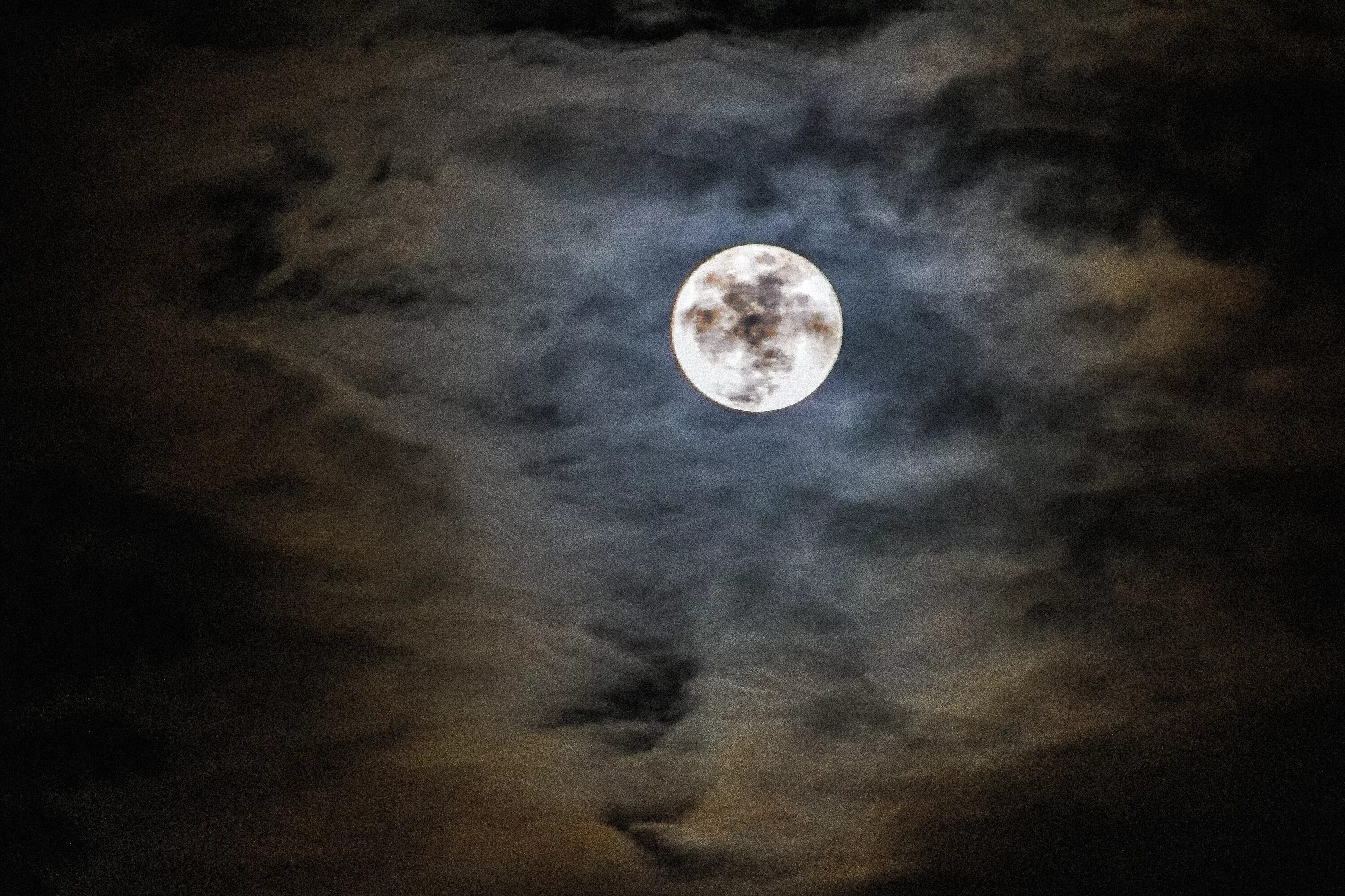 Полнолуние сильный. Полнолуние. Полная Луна. Изображение Луны. Фото Луны.
