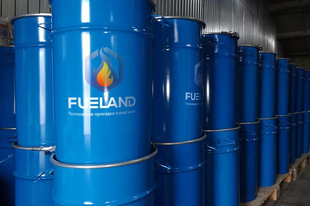 Бензин светлый нефтепродукт. Бензин светлый нефтепродукт. Красители для нефтепродуктов. Дизельное топливо светлый нефтепродукт. Завод по производству бензина.