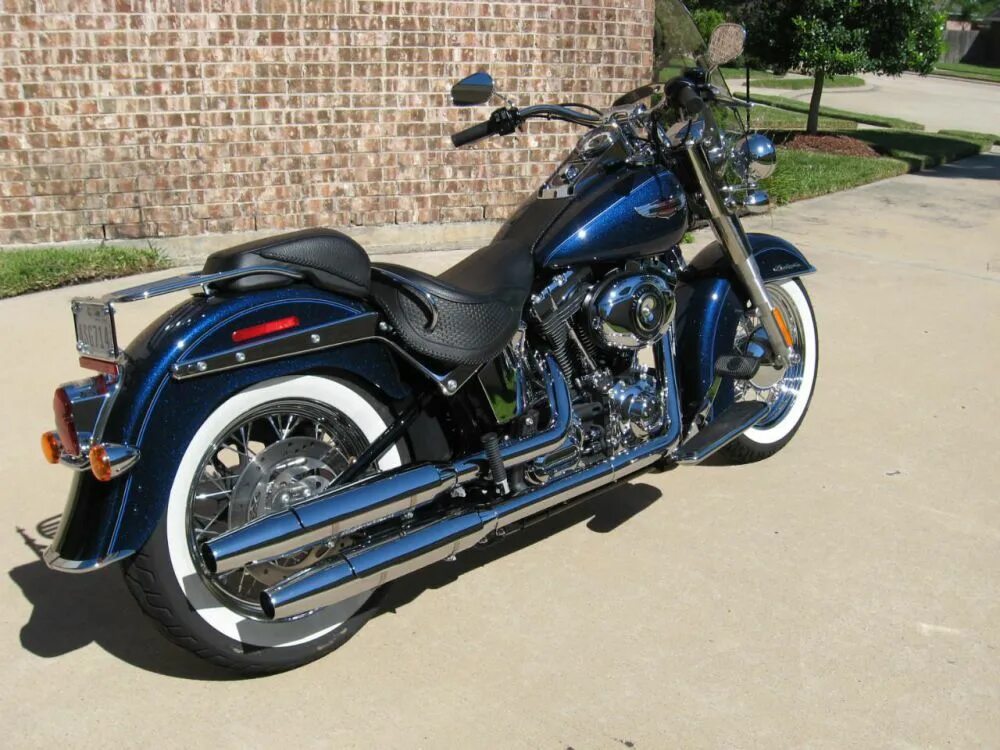 Harley softail deluxe. Харлей дэвидсон делюкс. Harley davidson softail. Harley davidson softail deluxe. Мотоцикл harley davidson softail.