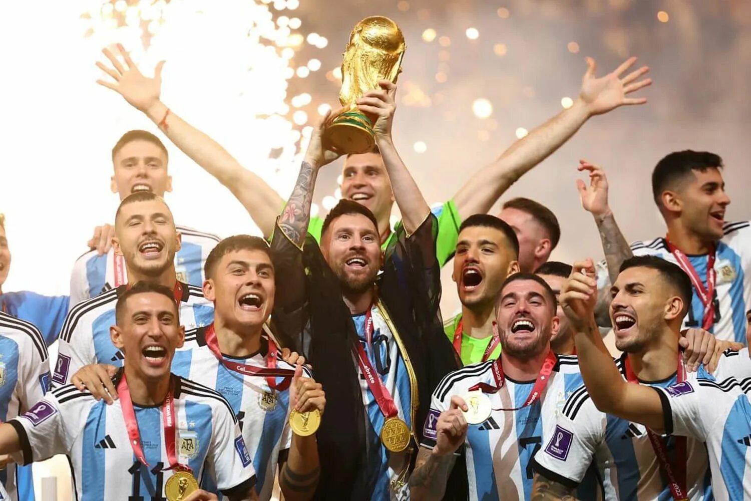 Футбол аргентины 2023. Лионель Месси World Cup. Месси Аргентина 2022 с Кубком.