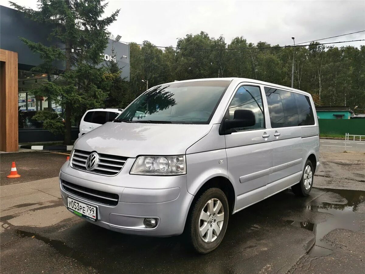 Volkswagen Multivan 2003 года. Фольксваген Мультивен серебристый. Фольксваген Мультиван 2003 год внешний вид. Фольксваген Мультивен серебристый серый.