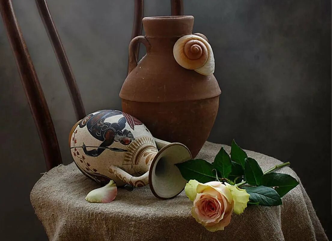 Открытка кувшин. Композиция с кувшином. красивый кувшин. кувшин натюрморт. натюрморт с глиняным кувшином.