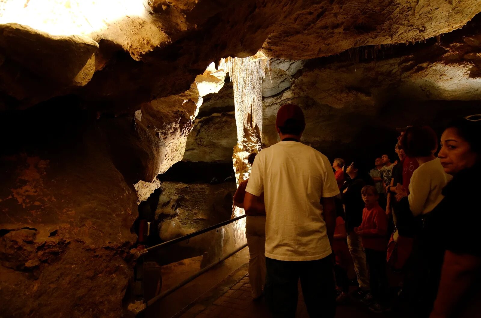 Пещера Лурей Вирджиния. Пещеры «Долины святых». Пещера в долине славы. Пещера в долине Ах в Германии.