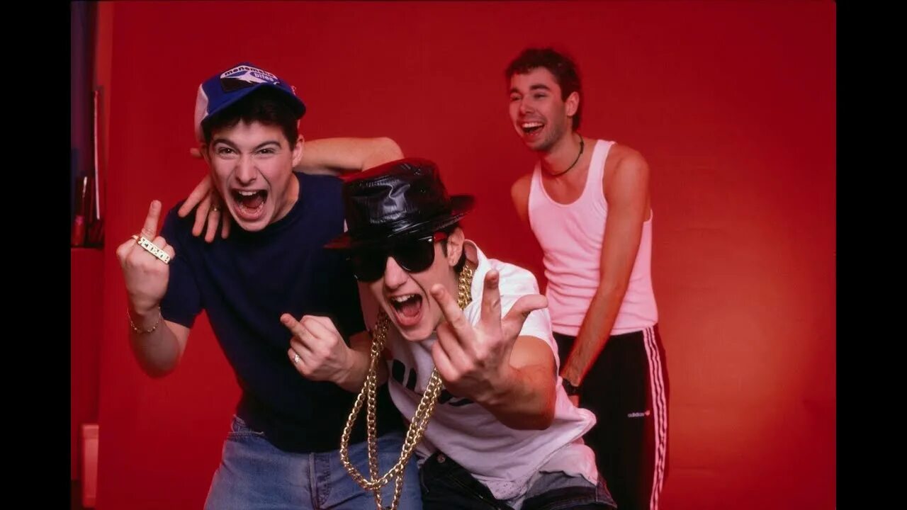 Группа крутых людей. Группа beastie boys. beast boy. beastie boys 2025. mca beastie boys.