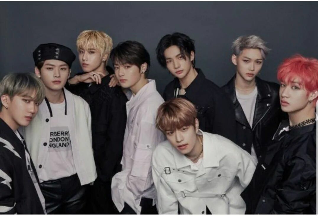 Имена участников группы stray kids. Группа Stray Kids 2021. Корейская группа Stray Kids. Группа Stray Kids 2020. Stray Kids участники 2021.