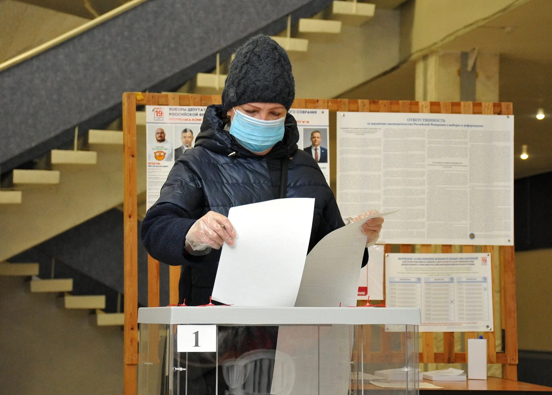 Голосование на собрании зимой фото. Картинка депутаты Воркуты голосуют на одобрямс. The state duma is elected by