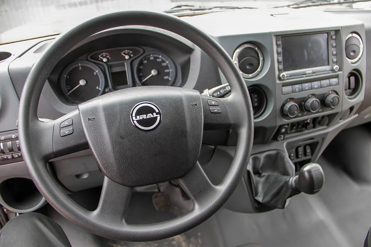 Новый урал некст салон грузовика. Урал некст салон. Урал некст 6х6 кабина. Урал некст кабина внутри. Урал некст кабина внутри.