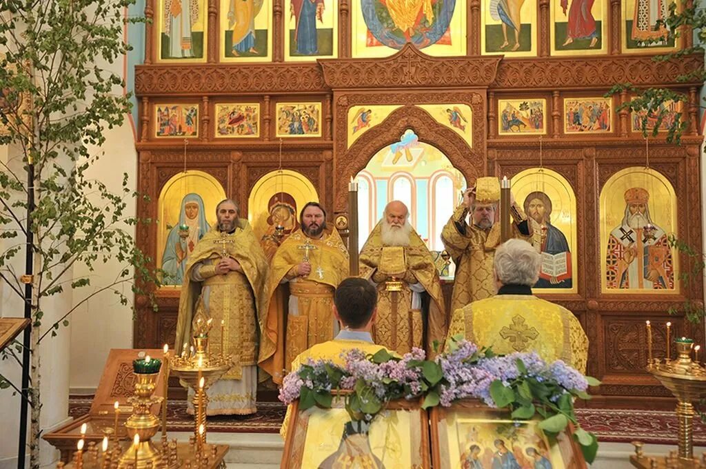 Храм Луки Войно-Ясенецкого в Красногорске. Храм святителя Луки в Красногорске. Церковь Луки Крымского Красногорск. Храм святителя Луки Евпатория престольные праздники.