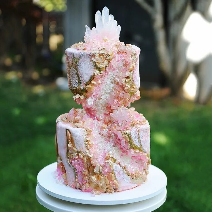 Amethyst geode cake for a very lovely ladies birthday. #happybirthday Geode cake