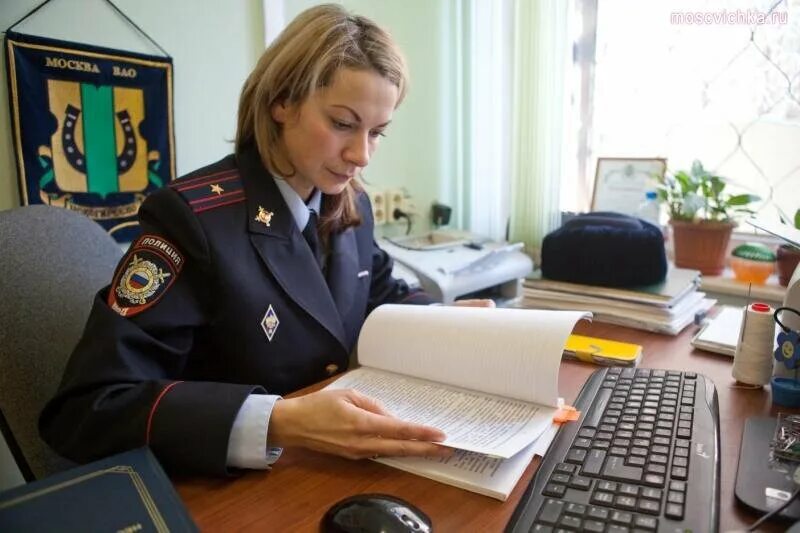 Детская комната полиции по делам несовершеннолетних. Налоговый работник. Подразделения госавтоинспекции. Сотрудник мвд женщина. Старший инспектор усзн.