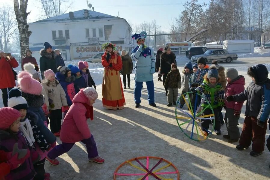 Игры на масленицу для детей 5 лет. Масленица в детском саду на улице. Мероприятия в садике Масленица. Эстафеты на Масленицу. Спортивные развлечения на Масленицу.