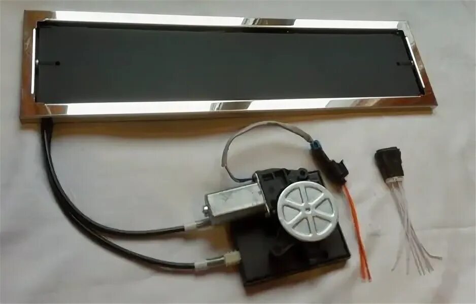 Номерные рамки перевертыши. Переворачивающаяся рамка для номера. Откидная рамка номерного знака. Рамки перевертыши на номера. Установка перевертышей.