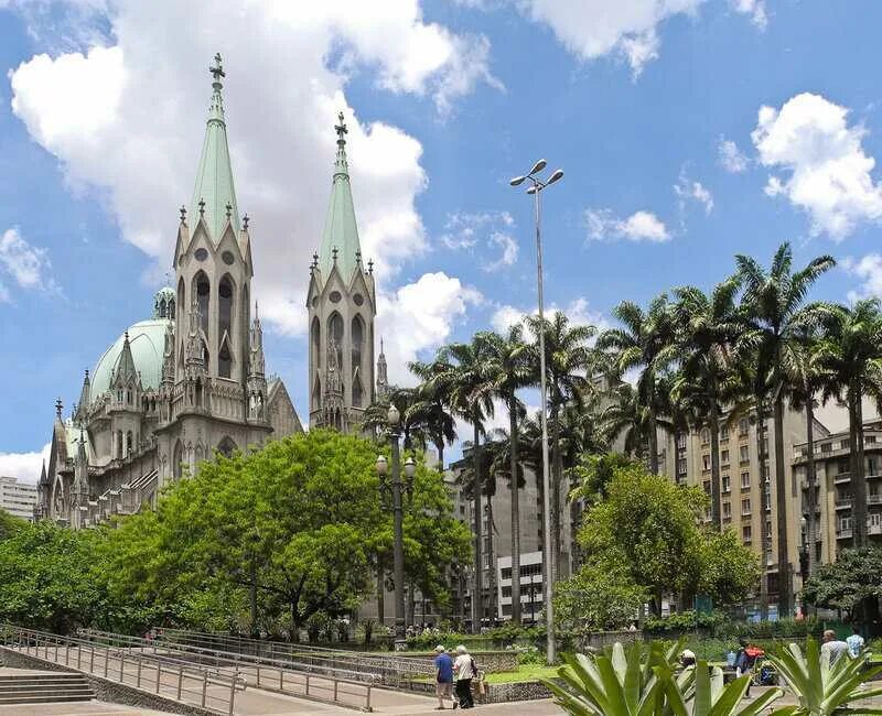 Город сан паулу. Кафедральный соборп саепауло. Сан Паоло Бразилия. Храм Сан Пауло в Бразилии.