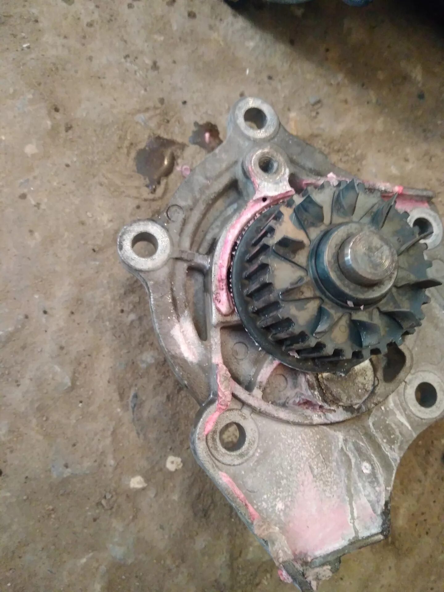 Помпа octavia a5. Skoda octavia a5 1,8 помпа.