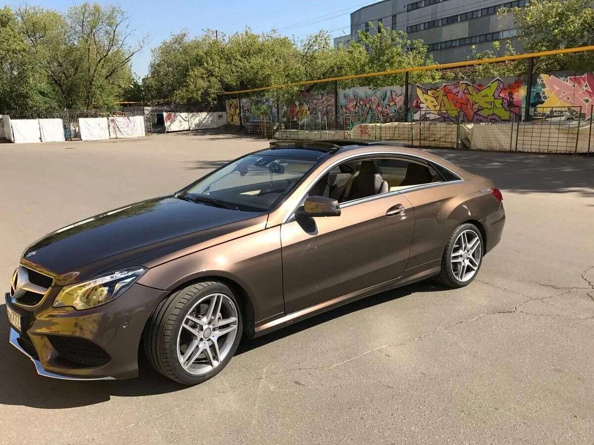 Коричневый dege вымет е. Vmate e коричневый. Матовая бмв е39. Винтажная сумка селин. Мерседес е200 купе-хардтоп.