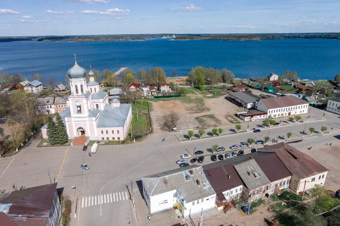 Валдай центр города. Город Валдай достопримечательности центр. Город Валдай 2022. Иверский монастырь с высоты птичьего. Валдай население