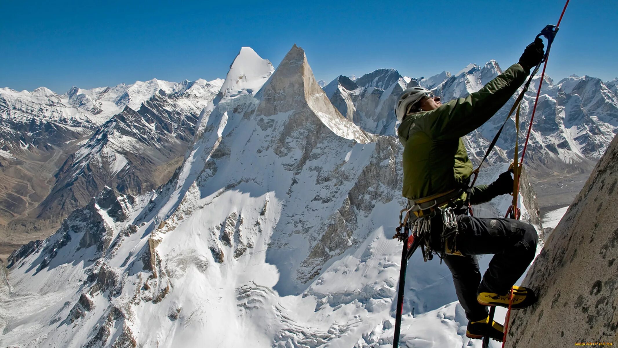 Покорение Чогори. Скалолазание/альпинизм (Summit/Rock Climbing). Туристы скалолазы.