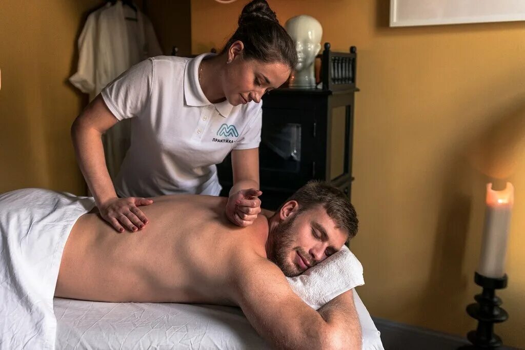 Вызов массажиста на дом. Массажист в салоне. Общий массаж тела. Ваш массаж. Массаж.