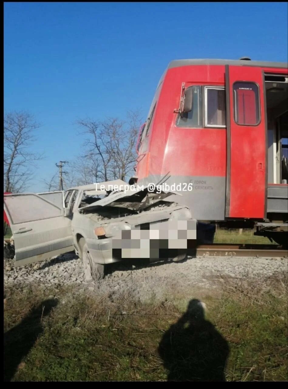 Невинномысск черкесск электричка. Невинномысск Черкесск рельсовый автобус. ДТП на Железнодорожном переезде. Авария переезд автобус. Рельсовый автобус авария.