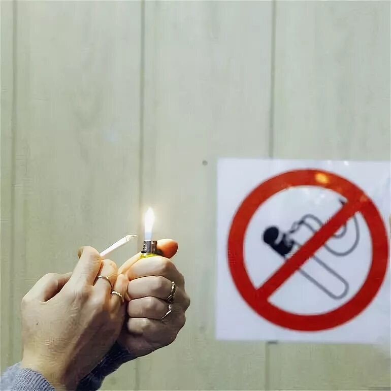 В общежитии запрещено. Курение в коммунальной квартире. Не курить Эстетика. Курение в общежитии. Курить запрещено в общежитии.