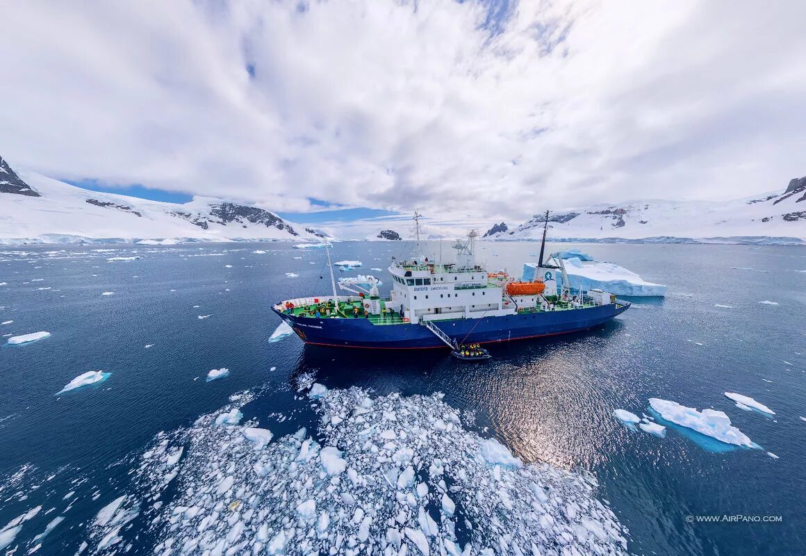 Полярный судно. Polar pioneer судно. антарктика корабль. порты в антарктиде. судно в антарктиде.