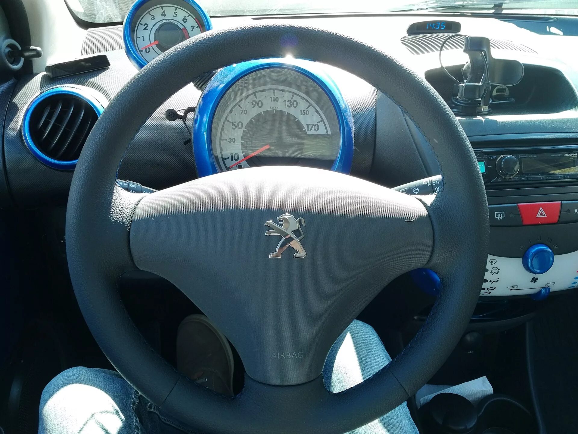 Как снять руль пежо 107 #5 Руль и рычаг КПП в кожу Peugeot 107, 1 л, 2010 года стайлинг DRIVE2