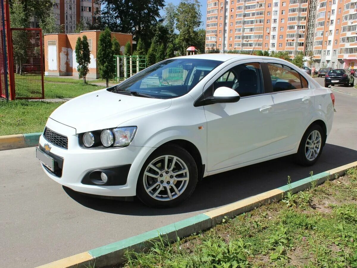 Шевроле авео 300 купить. Шевроле Авео т300. Chevrolet Aveo т300 седан. Chevrolet Aveo t300 белый. Шевроле квео т 300 седан.