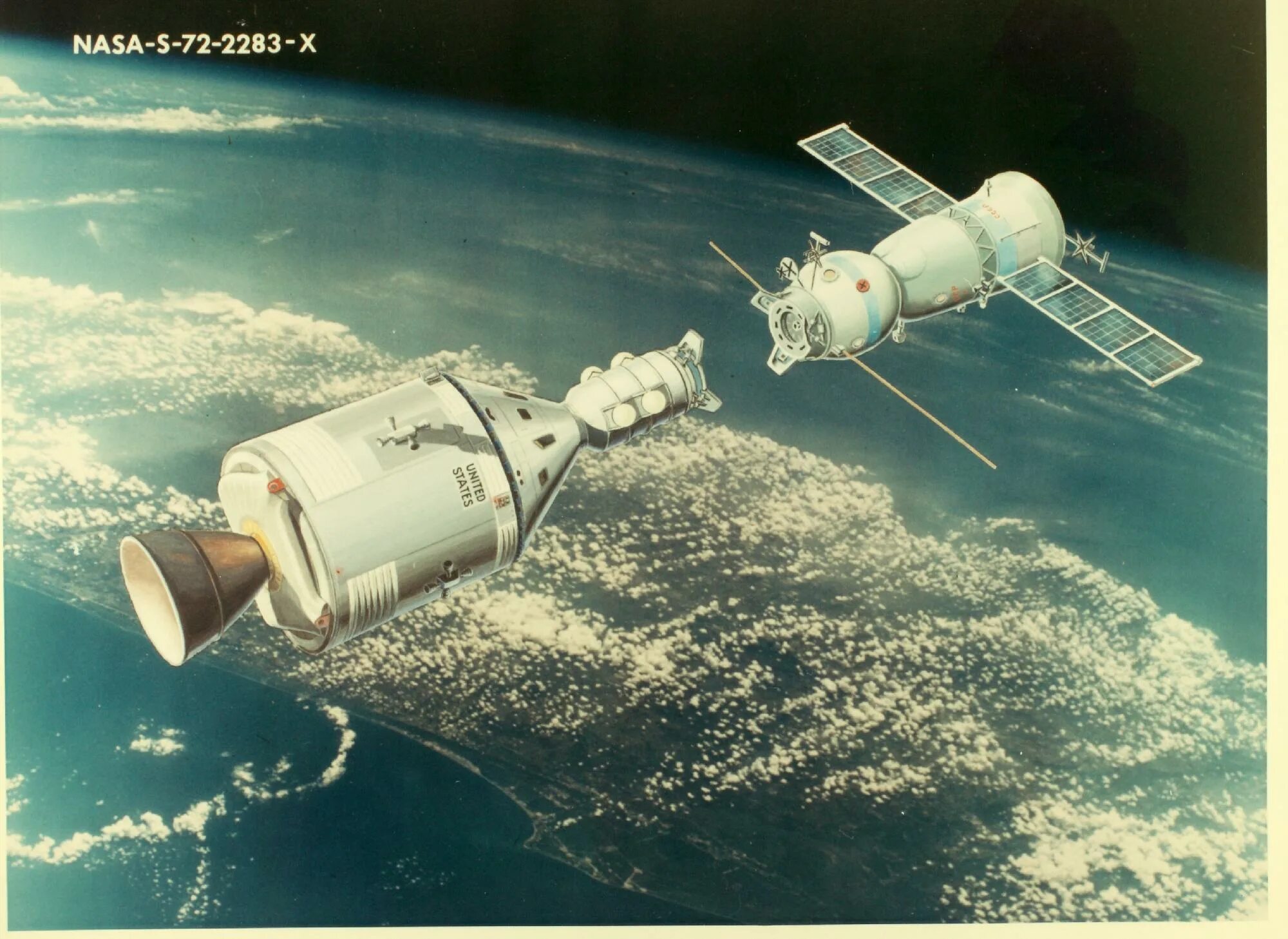 Как называется советский космический. Союз Аполлон. Стыковка Союз Аполлон. Стыковка Союз Аполлон 1975. Союз 19 и Аполлон стыковка.